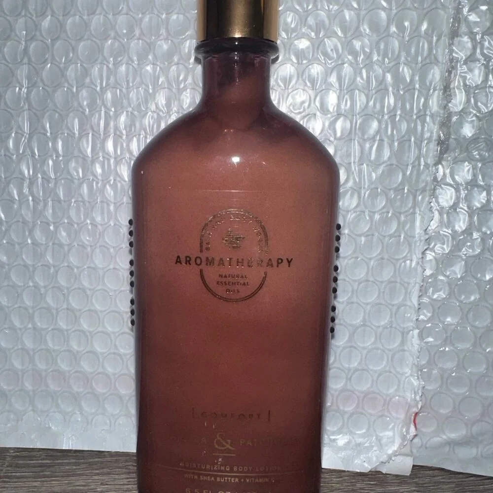 Bath and Body Works Aromatherapy Body lotion Comfort‎ Vanilla and Patchouli